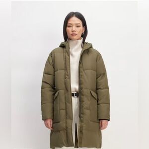 NWT Everlane long Kalamata olive puffer coat size xxs, but is spacious